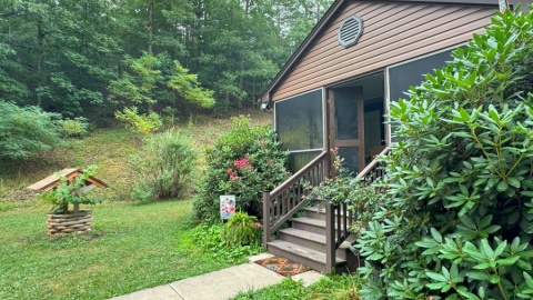 562 Larry and Linda Lane, Brandywine, West Virginia 26802, 3 Bedrooms Bedrooms, ,2 BathroomsBathrooms,Homes,SGR,Larry and Linda Lane,1094