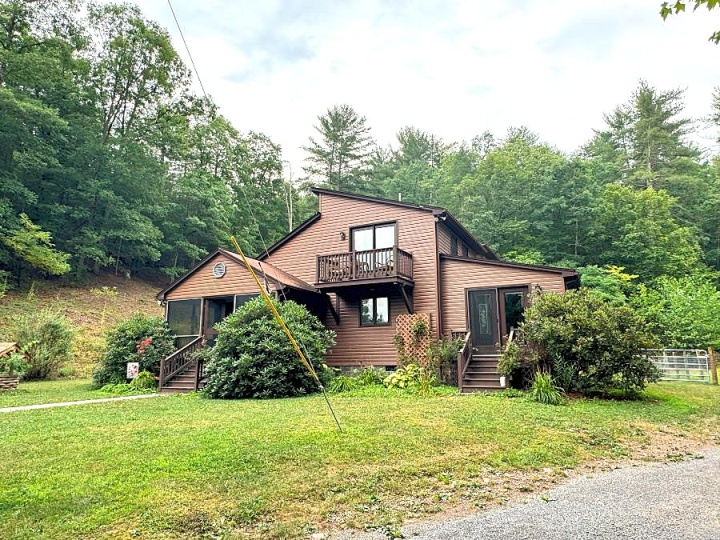 562 Larry and Linda Lane, Brandywine, West Virginia 26802, 3 Bedrooms Bedrooms, ,2 BathroomsBathrooms,Homes,SGR,Larry and Linda Lane,1094