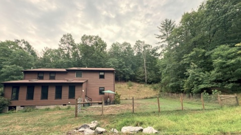 562 Larry and Linda Lane, Brandywine, West Virginia 26802, 3 Bedrooms Bedrooms, ,2 BathroomsBathrooms,Homes,SGR,Larry and Linda Lane,1094