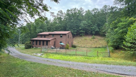 562 Larry and Linda Lane, Brandywine, West Virginia 26802, 3 Bedrooms Bedrooms, ,2 BathroomsBathrooms,Homes,SGR,Larry and Linda Lane,1094